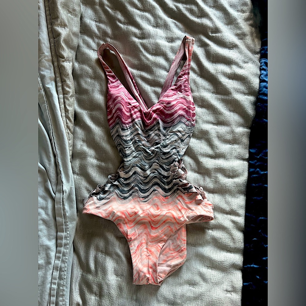 Becca one piece swimsuit, only wore once!